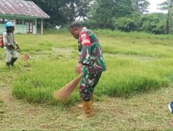 Babinsa Desa Werinama, Serma Moh Aviv Sikdewa Bersama anak Sekolah dan Para Guru Membersihkan Lingkungan Sekolah