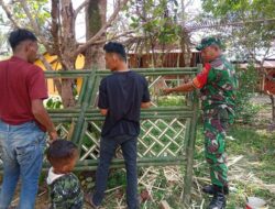 Wujudkan Semangat Gotong Royong, Babinsa Palangka Koramil 05/Sinjai Selatan Kodim 1424/Sinjai Bantu Warga Siapkan Sarana Pesta Pernikahan