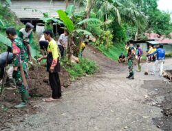 Demi Lingkungan Sehat, Koramil 1419-02/Enrekang dan Warga Gelar Karya Bakti Bersihkan Selokan