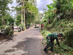 Personel Koramil 1424-03/Sinjai Tengah Kodim 1424/Sinjai Gelar Karya Bakti Pembersihan Selokan