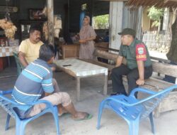 Pererat Silaturahmi, Babinsa Koramil Tiro Aktif Pantau Kondisi Wilayah