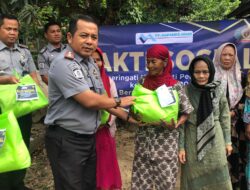 Bakti Sosial HBP Ke-61, Lapas Banjarbaru Bagikan Sembako untuk Warga Kurang Mampu di Desa Sungai Tiung