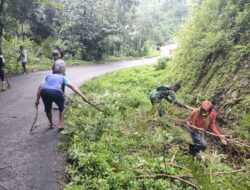 Babinsa Koramil 1424-05/Sinjai Selatan Kodim 1424/Sinjai Gelar Kerja Bakti Pembersihan Selokan