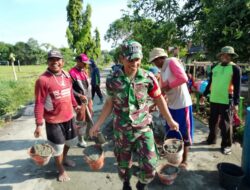 Babinsa Korami-05 Kodim 1404/Pinrang Bantu Warga Binaan Bangun Warung Untuk Tempat Usaha