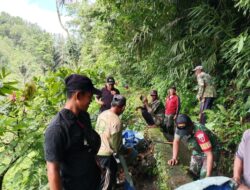 Babinsa Koramil 1424-02/Sinjai Barat Kodim 1424/Sinjai Gelar Karya Bakti Pembersihan Saluran Irigasi