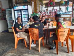 Pererat Sinergi, Babinsa Koramil 16/Tangse Gelar Komsos dengan Pegawai Bank di Keude Tangse