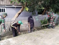 Peduli Kebersihan Lingkungan, Babinsa Koramil-08 Kodim 1404/Pinrang Bersihkan Saluran Air Bersama Warga