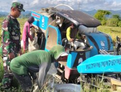 Peran Aktif Babinsa Koramil 1405-04/Soppeng Riaja Dampingi Petani Jual Gabah Ke Bulog