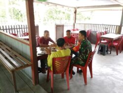 Lewat Komsos, Babinsa Teupah Barat Himbau Agar Petani Memaksimalkan Hasil Pertanian