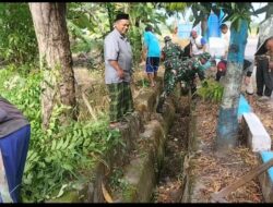 Cegah Banjir, Koramil-03/Mattiro Bulu Kodim 1404/Pinrang Bersama Warga Kerja Bakti Bersihkan Saluran Air