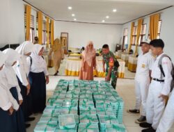 Babinsa Koramil 1314-01/Kwandang Bantu Distribusikan Makanan Bergizi di Berbagai Sekolah di Wilayah Binaannya