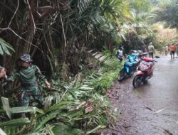 Wujudkan Hidup Sehat, Anggota Koramil Alla Bersama Warga Bersihkan Selokan