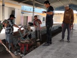Babinsa Koramil 1424-05/Sinjai Selatan Kodim 1424/Sinjai Gelar Karya Bakti Pembersihan Pasar Rakyat