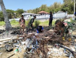 Peduli Kebersihan Lingkungan, Koramil-01 Kodim 1404/Pinrang Gelar Pembersihan Pesisi Pantai