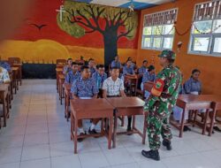 Babinsa Laksanakan Wasbang Kepada Siswa-Siswi SMPN 14 Raja Ampat