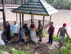 Jaga Kebersihan Lingkungan Babinsa Koramil 1405-03/Bacukiki Bersinergi Dengan Masyarakat Bersihkan Sampah