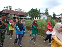 Tanamkan Karakter Kedisiplinan, Satgas TMMD 125 Kodim 1422/Maros bekali remaja karang taruna bersama Ibu- ibu PKK dengan Wasbang dan PBB
