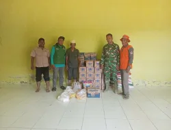 Babinsa Posramil Tripa Makmur Dampingi Pendistribusian Bantuan bagi Warga Terdampak Banjir