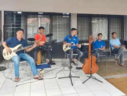 Kunjungan Penuh Cerita, RAWANA Band Ajak Pengunjung Ikut Bernyanyi