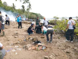 Koramil 1404-01/Suppa Gelar Kerja Bakti Bersama Warga Bersihkan Sampah