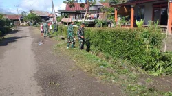 Jaga Kebersihan Lingkungan, Koramil 03/Baraka Gelar Karya Bakti Bersama Warga