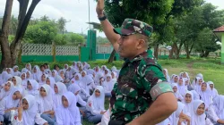 Kasi Ter Brigif TP/31/PS Berikan Materi Bela Negara kepada Siswa-Siswi SMK N1 Pekat