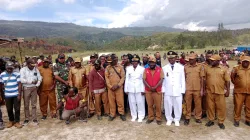 WAKILI DANRAMIL BATUUD KORAMIL 1703-01/ENAROTALI, HADIRI ACARA SYUKURAN KEPALA DISTRIK BIBIDA DAN DISTRIK DUMADAMA