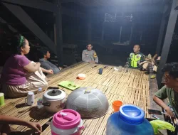 Babinsa Koramil 1404-01/Suppa Laksanakan Patroli Malam dan Komsos di Desa Polewali