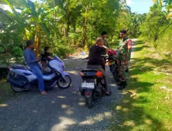 Babinsa Koramil 03/ Senagan Timur Komsos Bersama warga Di Desa Binaan