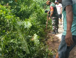 Semangat Gotong Royong Personil Koramil 01/Maiwa Melaksanakan Karya Bakti pembersihan Selokan