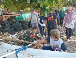 Babinsa 1405-01/Ujung Bersama ASN dan Warga Gelar Kerja Bakti Bersihkan Taman Mattirotasi