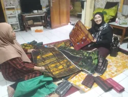 Beri Motivasi, Dandim 1404/Pinrang Kunjungi Pengrajin Tenung Sarung
