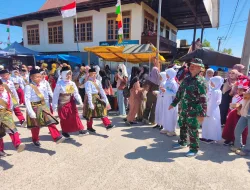 Semarak HUT Ke-81 RI, Babinsa Koramil 1405-04/Soppeng Riaja Dukung Perlombaan Gerak Jalan Tingkat SD dan Madrasah Tsanawiyah 