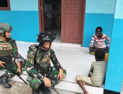 Anjangsana ke Kampung Nayaro, Satgas Yonif 133/YS Perkuat Kedekatan dengan Masyarakat