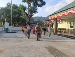 Babinsa Koramil 1405-05/Mallusetasi Latih Gerak Jalan Ibu Majelis Ta’lim, Semarakkan HUT Ke-81 RI