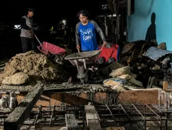 Lembur Demi Pengabdian, TNI dan Warga Kompak Percepat Pembangunan Jembatan Garuda