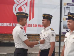 Tegakkan Disiplin, Kalapas Banjarbaru Pimpin Upacara Bendera dan Periksa Kerapian Petugas