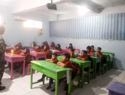 Babinsa Koramil 1405-01 Tanamkan Disiplin Sejak Dini kepada Siswa Sekolah Dasar