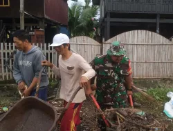 Sigap Hadapi Musim Hujan, Babinsa dan Warga Normalisasi Saluran Air di Padang Lampe