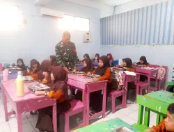 Babinsa Koramil 1405-01/Ujung Dampingi Pendistribusian Program Makan Bergizi Gratis 