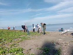 Jaga Kebersihan Pesisir, Babinsa Koramil 1405-07/Tanete Rilau dan Masyarakat Gotong Royong Bersihkan Pantai