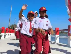 Tawa Ceria Anak Sekolah Warnai Jembatan Beton Baru di Desa Ujung Labuang