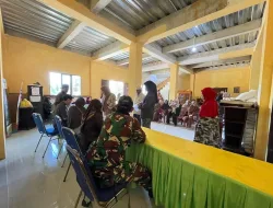 Hadir di Tengah Warga, Babinsa Koramil 1405-08/Tanete Riaja Dampingi Penyaluran Bantuan Pangan Beras