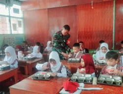 Demi Generasi Sehat, Babinsa Koramil 1405-01/Ujung Aktif Pantau Penyaluran Makanan Bergizi Gratis
