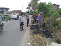 Peduli Lingkungan, Babinsa Pelda Supyan Ajak Warga Bersihkan Saluran Drainase Sepanjang 200 Meter