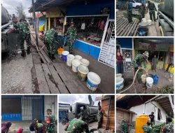 Kodim 1703/Deiyai Bersama Babinsa Koramil 1703-02/Tigi Salurkan Air Bersih Untuk Warga Menggunakan Truk Tangki